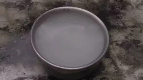 Điều "kì lạ" xuất hiện khi xăng và nitơ lỏng gặp nhau