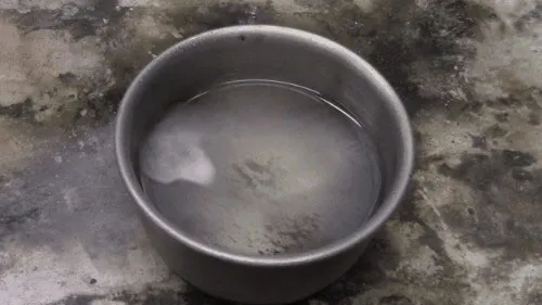 Điều "kì lạ" xuất hiện khi xăng và nitơ lỏng gặp nhau