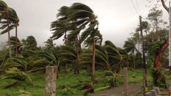 Siêu bão Koppu đổ bộ vào Philippines gây lở đất