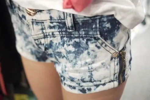 Mẹo "chữa cháy" quần áo bị dính nước tẩy