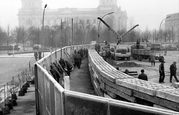 9/11/1989 - Bức tường Berlin sụp đổ, nước Đức thống nhất