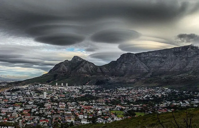Thực hư câu chuyện "UFO" ghé thăm Nam Phi