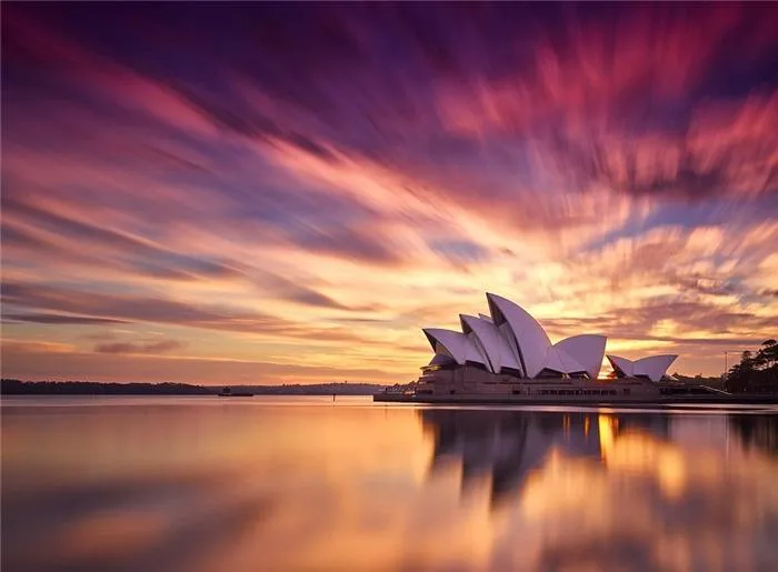 Cảnh mặt trời mọc tại nhà hát Opera Sydney.