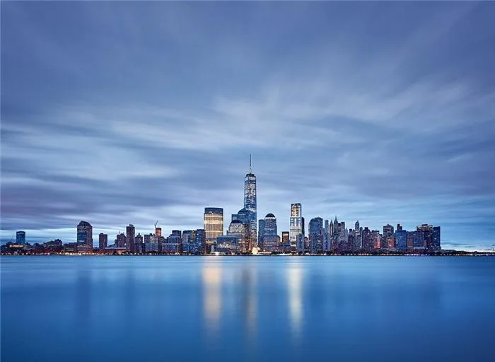 Cảnh bình minh trên Quận Tài Chính tại thành phố New York.