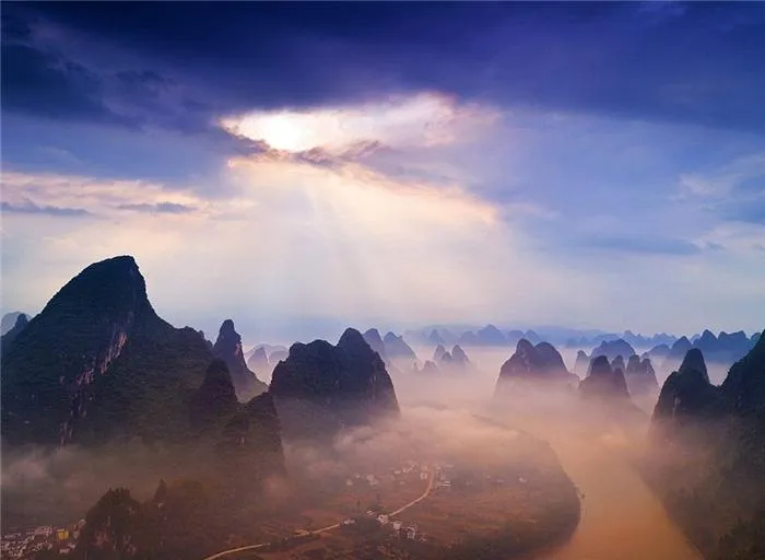 Bình minh tại Guilin thuộc vùng tự trị Zhuang, Trung Quốc