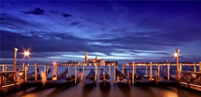 Cảnh mặt trời lặn ở Venice, Italy