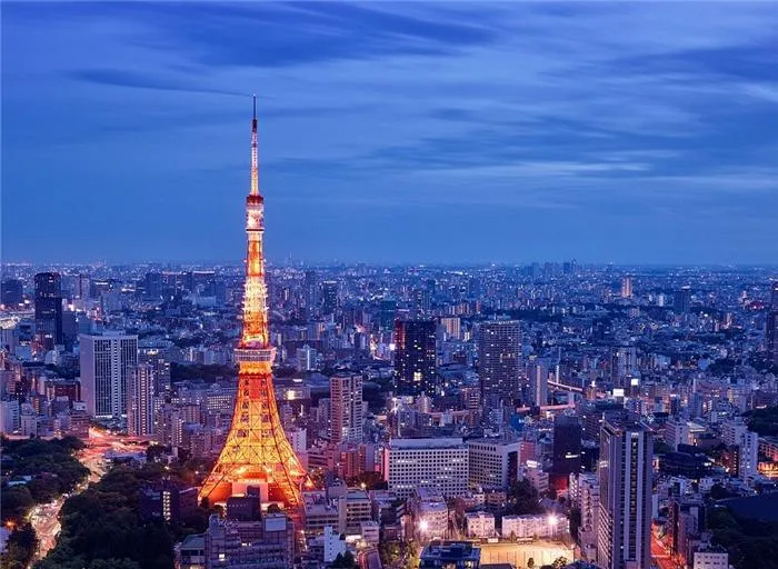 Hoàng hôn tại tháp Tokyo, Nhật Bản.