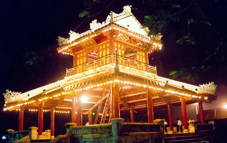 Lầu Thương Bạc