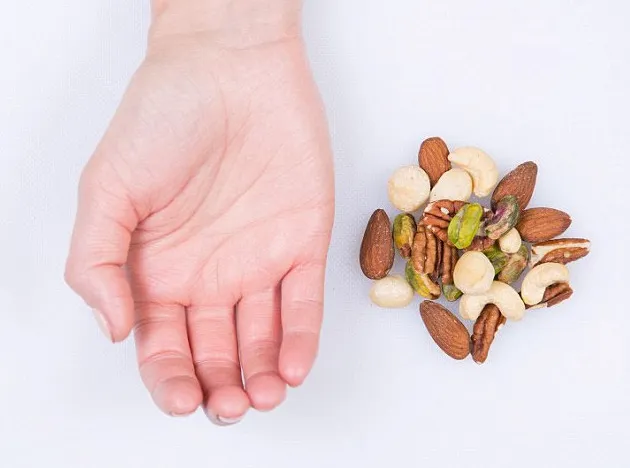 Mẹo ước lượng khẩu phần ăn giảm cân bằng bàn tay
