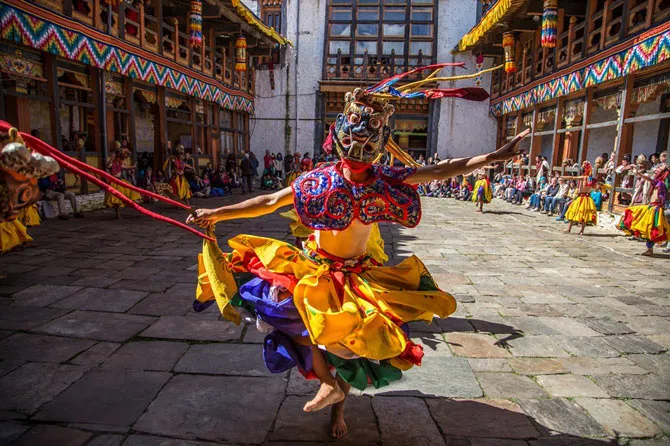 Tsechu là lễ hội phổ biến ở các miền của Bhutan