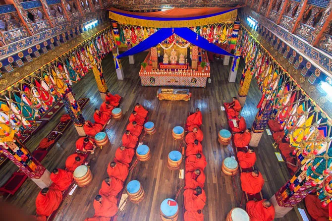 Phật giáo Himalaya hay Kim Cang Thừa là quốc giáo của Bhutan.