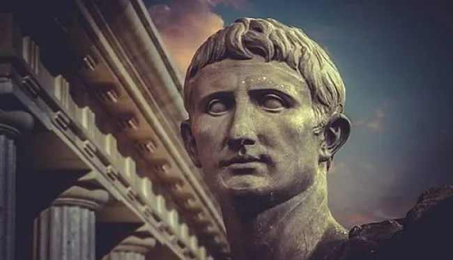 Julius Ceasar là nhà quân sự lỗi lạc của đế chế La Mã cổ đại.