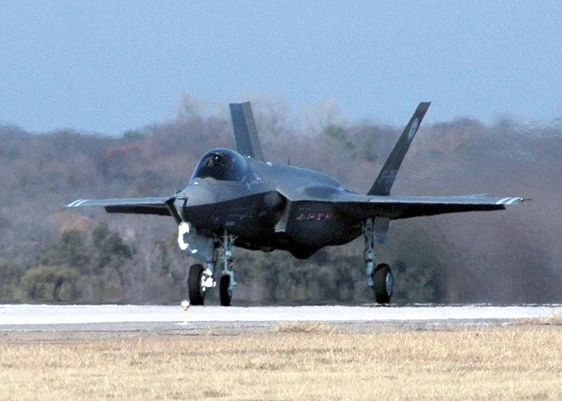 Máy bay tiêm kích Lockheed Martin F-35 Lightning II
