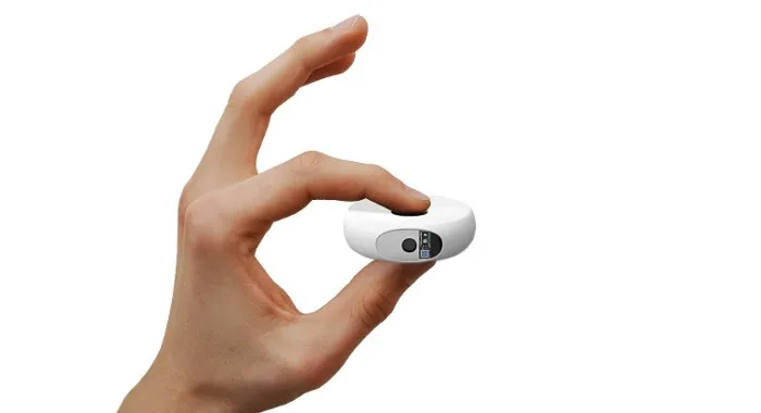 Thiết bị nhỏ gọn có tên Scanadu, một dạng Tricorder, có thể đưa ra những số liệu sức khỏe chỉ bằng cách đặt lên trước trán.