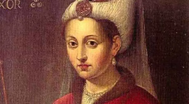 Hürrem sở hữu nhan sắc xinh đẹp.