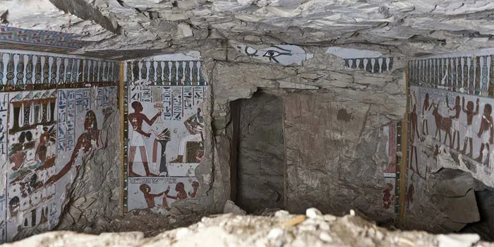 Lăng mộ này được cho là nơi an nghỉ của Amenhotep - nhà quý tộc canh giữ đền thờ vị thần cổ đại Amun, thuộc thời kỳ New Kingdom, Vương triều Ai Cập thứ 18.