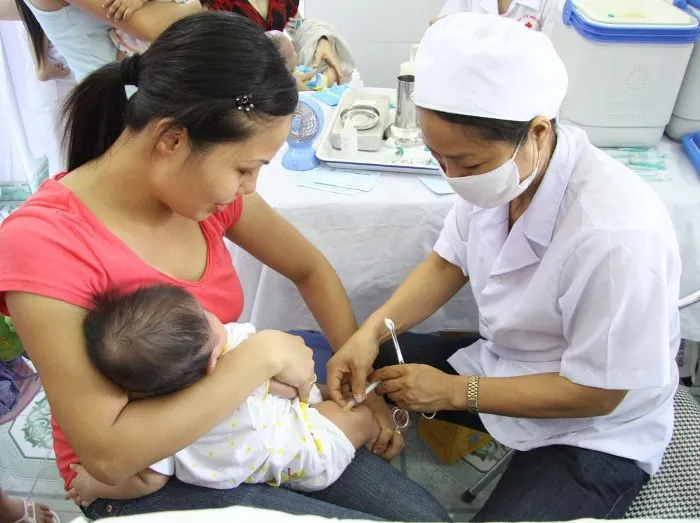 Tiêm vắc xin là biện pháp phòng bệnh hữu hiệu nhất.