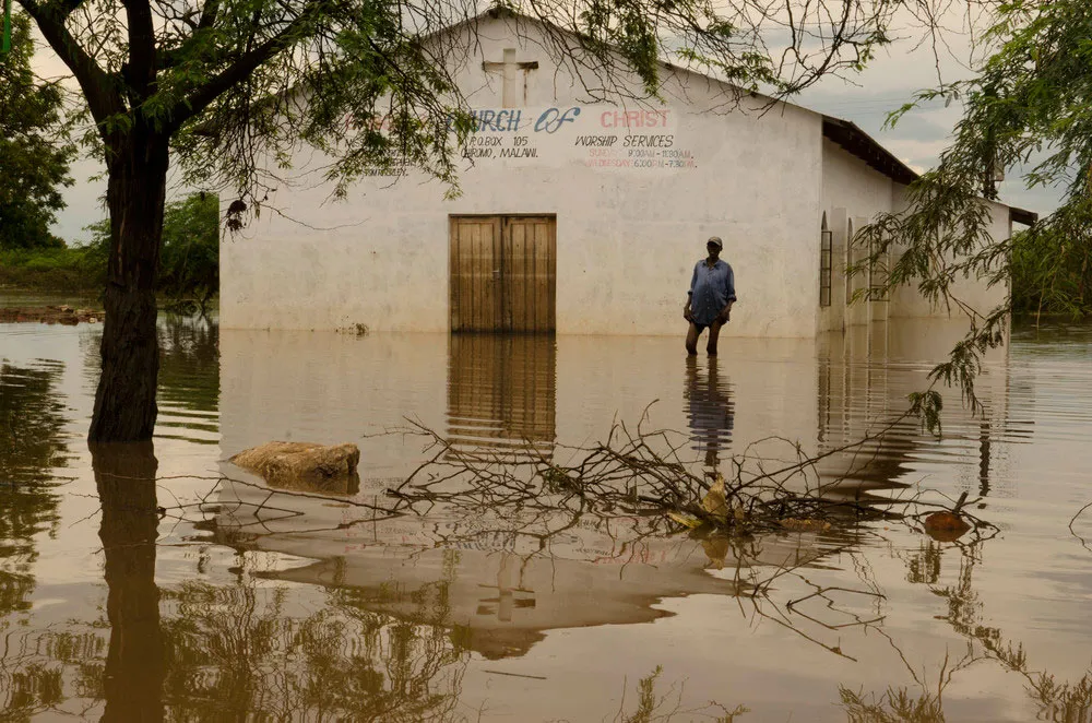 Một nhà thờ ở huyện Nsanje, Malawi ngập chìm trong lũ lụt.