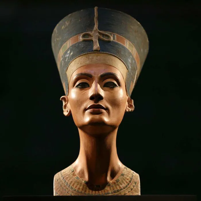 Tượng nữ hoàng Nefertiti được tìm thấy năm 1912.