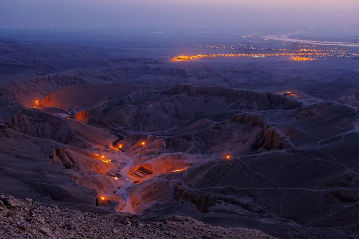 Một trong những hẻm núi sa mạc phía tây của sông Nile thuộc Thung lũng các vị vua, nơi an táng vua Tutankhamun và có thể cả nữ hoàng Nefertiti.