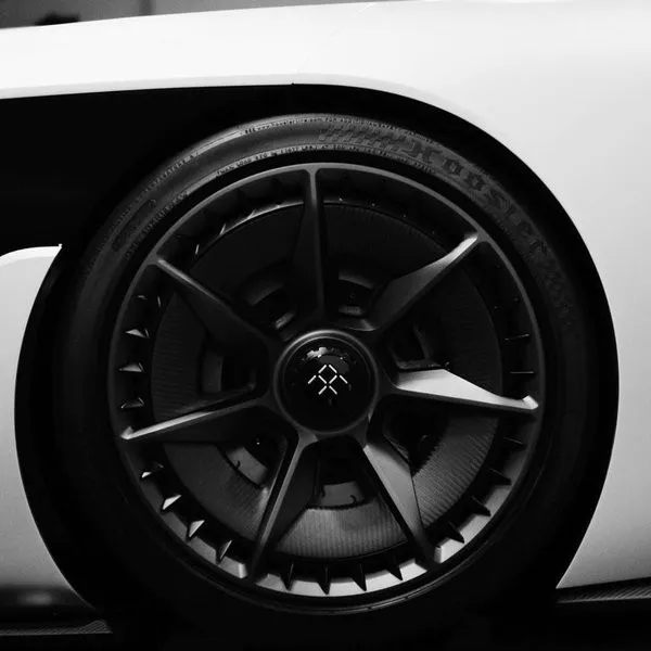 Siêu xe này có thể tăng tốc từ 0-100km chỉ trong 3 giây và tốc độ tối đa là 320km/h.