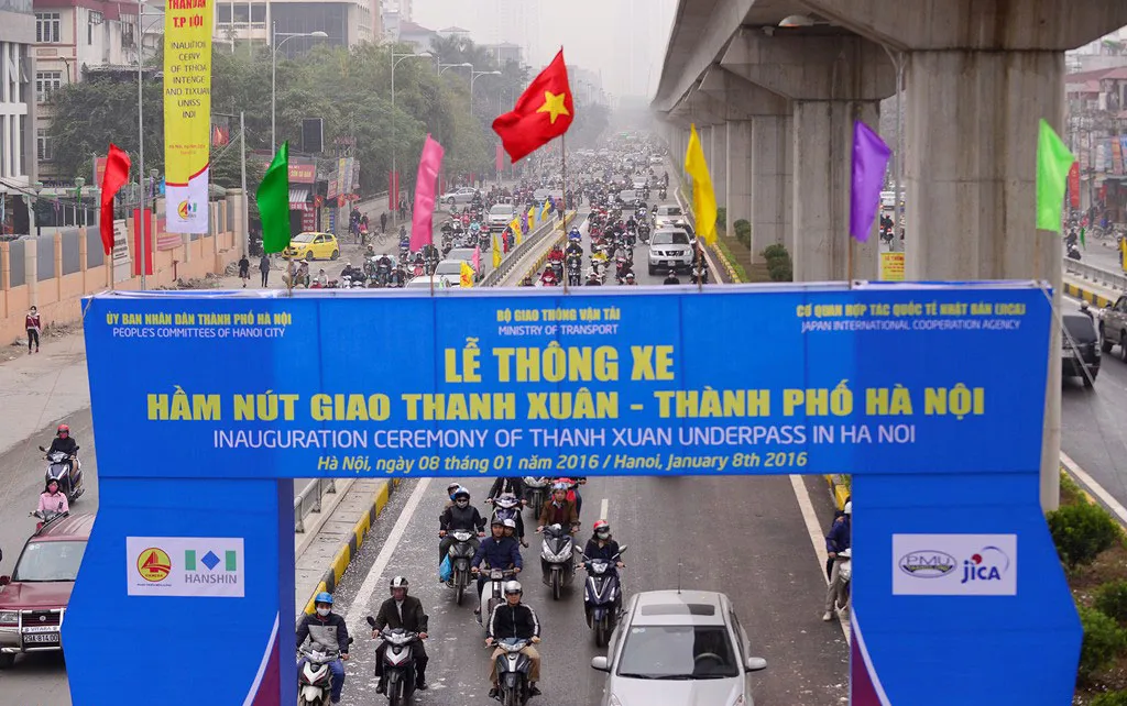 Hầm chui cơ giới Thanh Xuân tại nút giao Nguyễn Trãi - Khuất Duy Tiến chính thức thông xe 6h ngày 8/1. Diện mạo mới ở giao lộ 4 tầng sau khi thông hầm chui