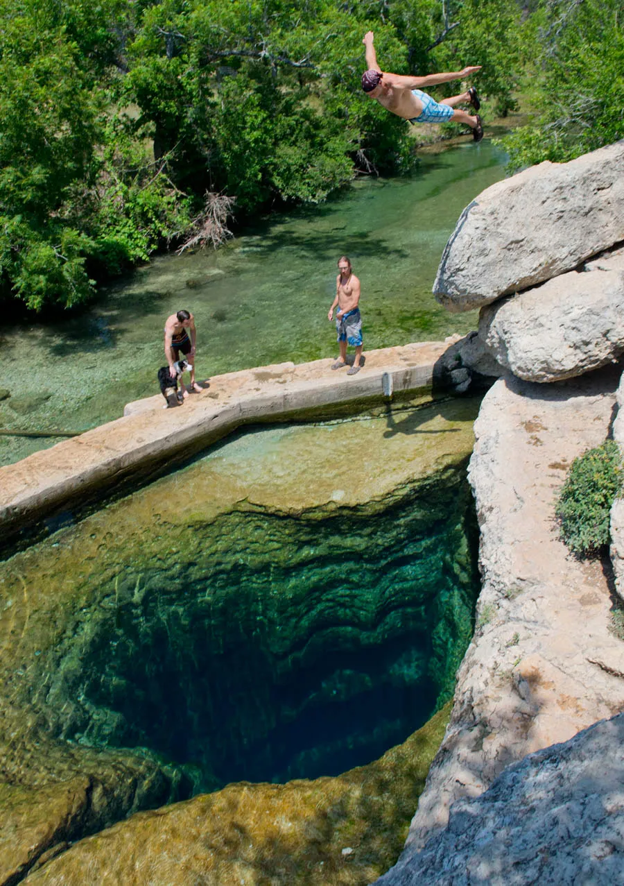 Giếng Jacob thuộc bắc của Wimberly, Texas