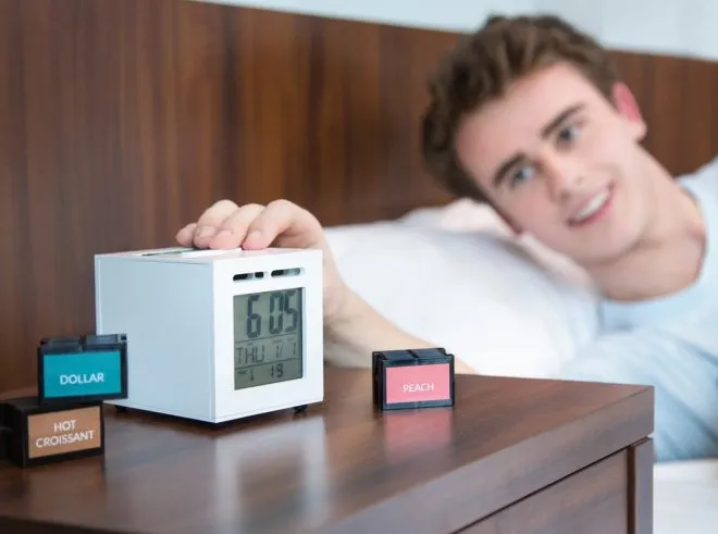 Guillaume Rolland, 19 tuổi, tác giả của chiếc đồng hồ Sensorwake.