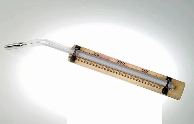 Năm 1866, loại nhiệt kế nhỏ gọn dài 15cm ra đời.