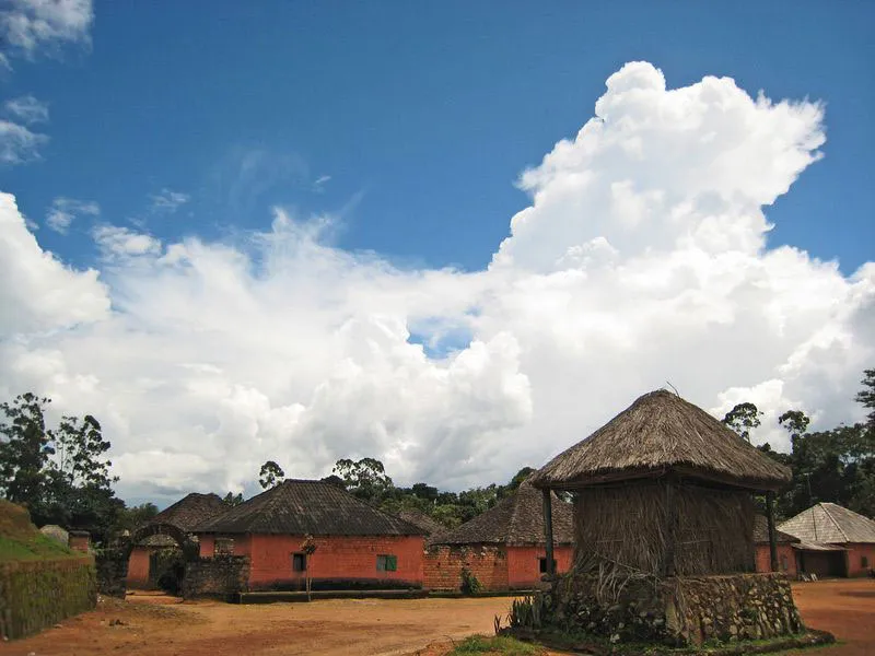 Cung điện Bafut gồm hơn 50 tòa nhà được xây dựng quanh đền thờ Achum.