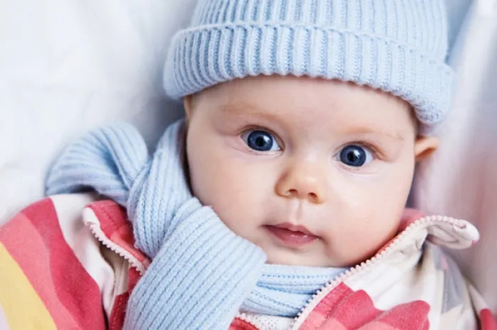 Cho bé đủ ấm để bảo vệ sức khỏe.