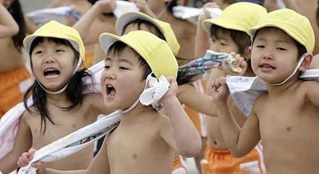 Hô vang quyết tâm vượt qua giá rét.