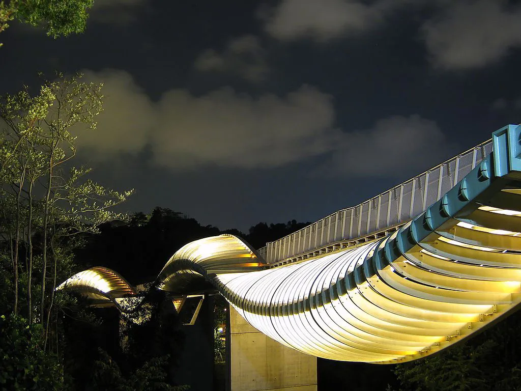 Cầu Henderson Wave nằm trên một con phố nhỏ và khá vắng vẻ có tên Telok Blangah, Singapore.