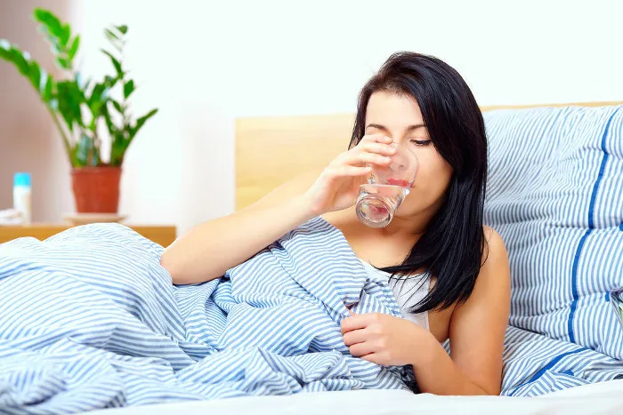 Trước khi đi ngủ uống một cốc nước có thể giúp phòng ngừa một phần nào chứng tai biến mạch máu não.