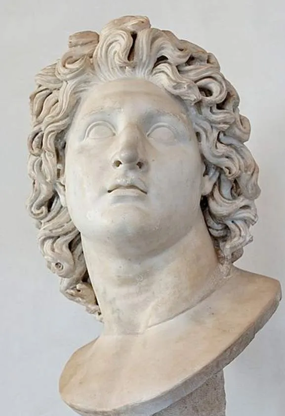 Tượng Alexander Helios bằng đá hoa cương.