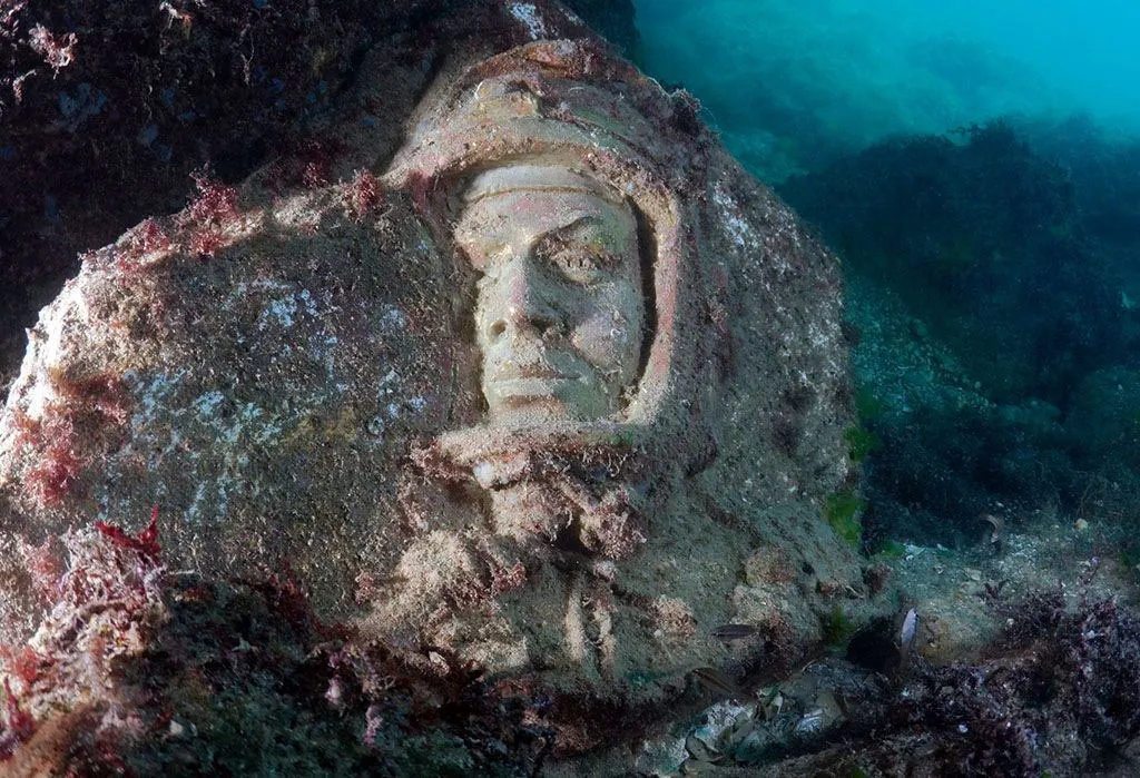 Bức tượng của Yuri Alekseyevich Gagarin - người đầu tiên đặt chân lên mặt trăng.