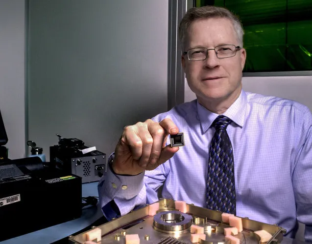 Mike Krainak đến từ Trung tâm Vũ trụ Goddark, NASA.