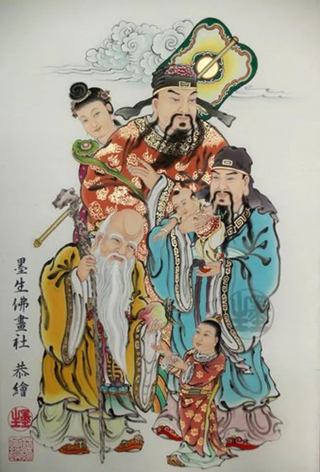 Ông Lộc tay cầm thỏi vàng.