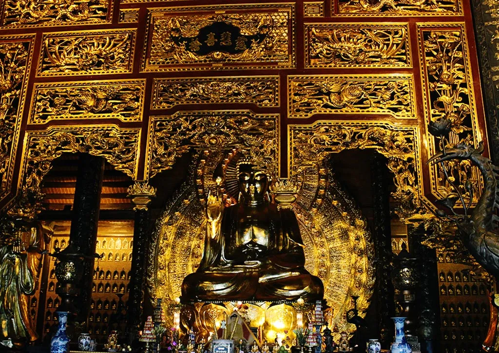 Chùa có các điểm tham quan chính như: cổng Tam Quan, tháp chuông, các điện Quan Âm, Pháp Chủ, Tam Thế.