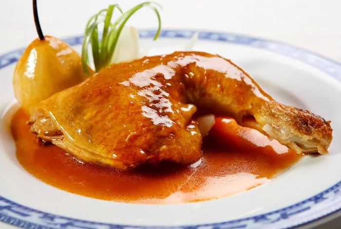 Lượng protin trong đùi gà nhiều hơn phần lườn.