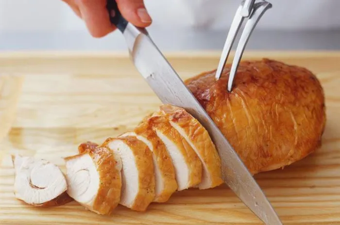 Người châu Âu thích ăn lườn gà hơn đùi gà.