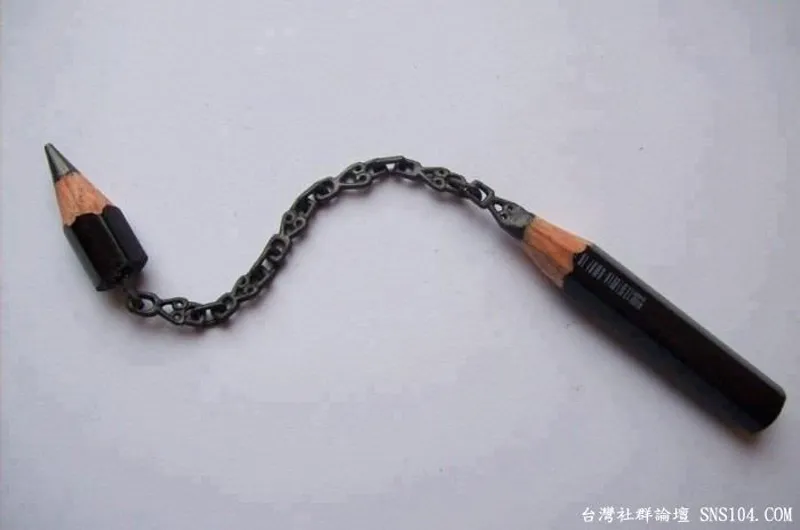 Sợi xích kỳ ảo và ấn tượng.