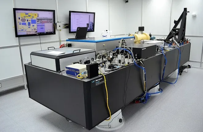 Hệ thống tiền ổn định chùm laser PSL.