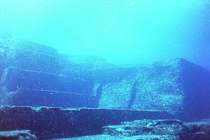 Giới khảo cổ cho rằng đây có thể là tàn tích của Atlantis.