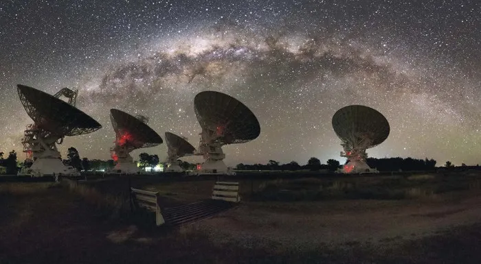 Kính viễn vọng Australian Telescope Compact Array.
