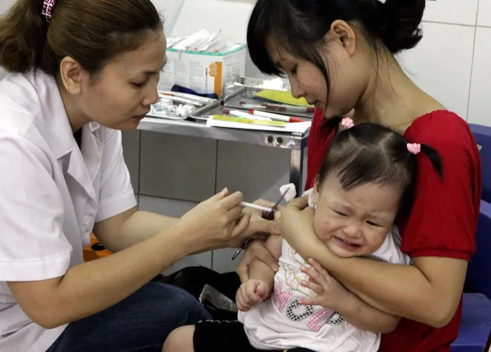 Tiêm vắc xin là biện pháp gừa bệnh não mô cầu hiệu quả nhất.