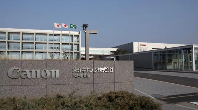 Cổng vào nhà máy Canon Oita.