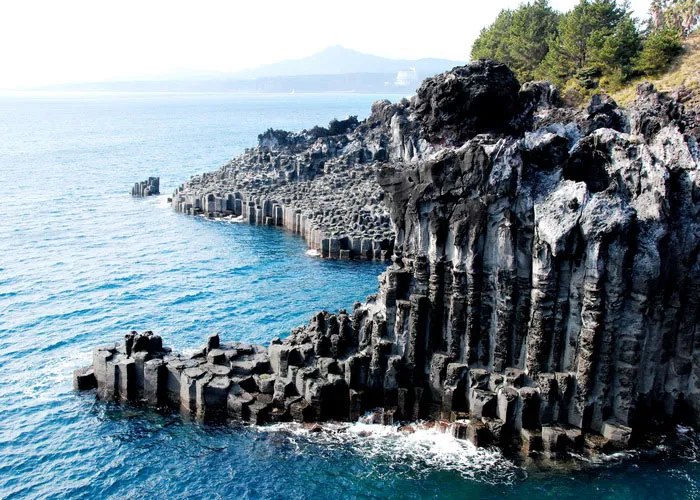 Đảo Núi lửa Jeju và Hệ thống Ống Dung nham là một khu vực rộng lớn nằm trên đảo Jeju của Hàn Quốc