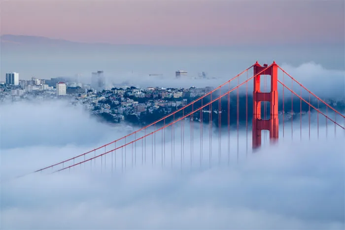 Trên hình là sương mù bình lưu đang phủ trắng thành phố San Francisco, Mỹ.