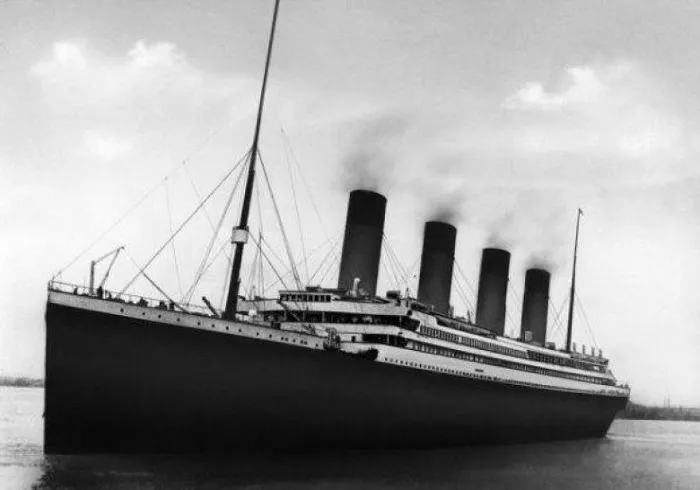 Tàu Titanic trước khi bị đắm.